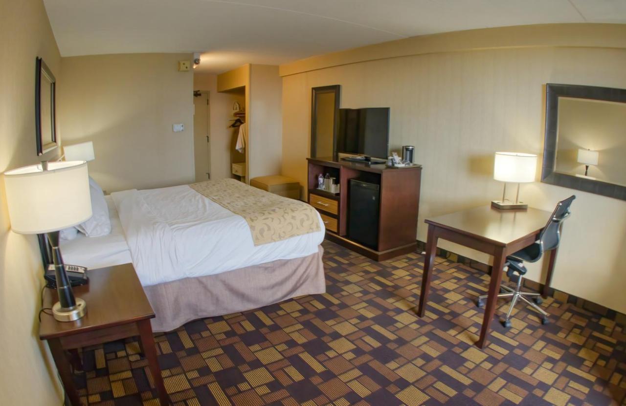 Radisson Hotel Milwaukee West Wauwatosa Eksteriør billede