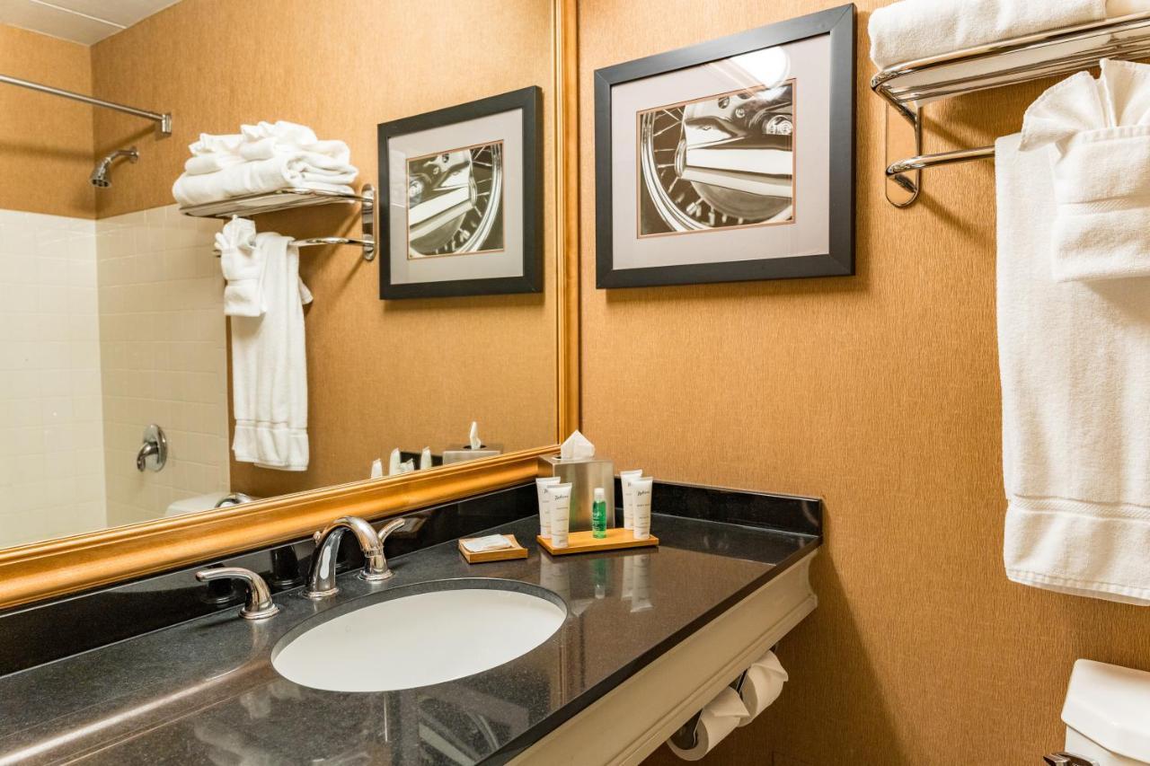 Radisson Hotel Milwaukee West Wauwatosa Eksteriør billede