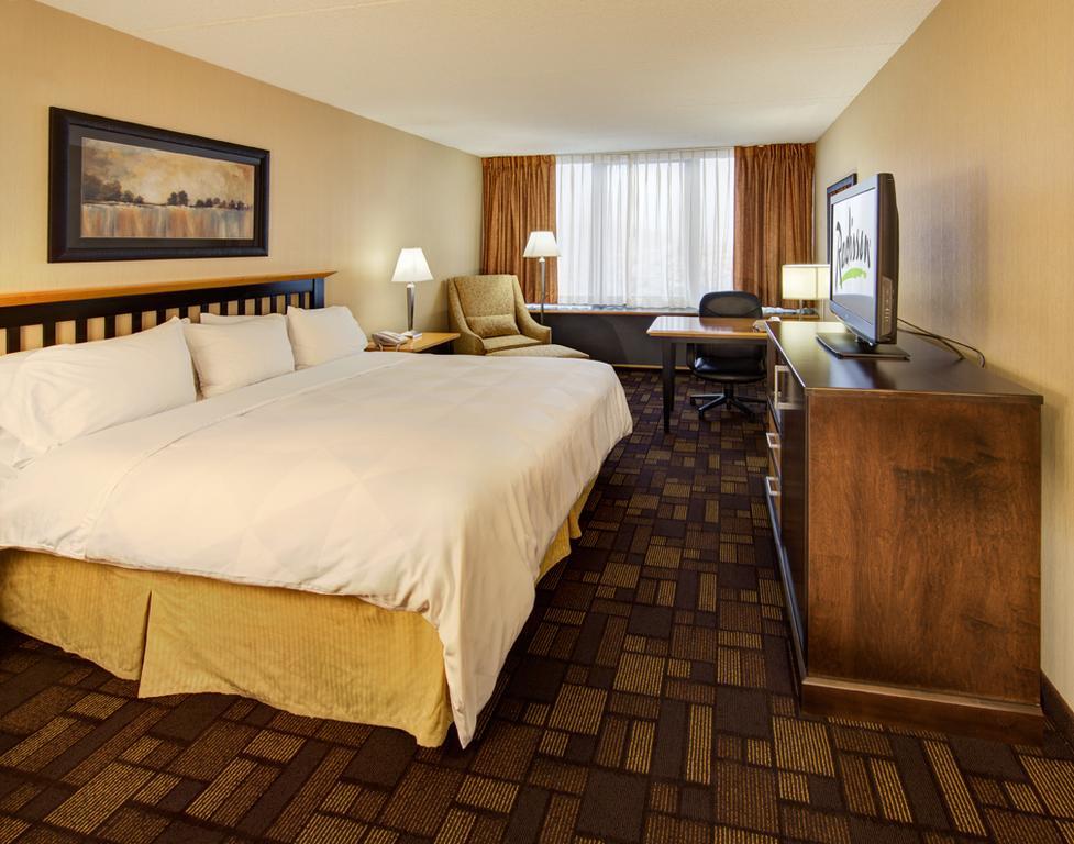 Radisson Hotel Milwaukee West Wauwatosa Værelse billede
